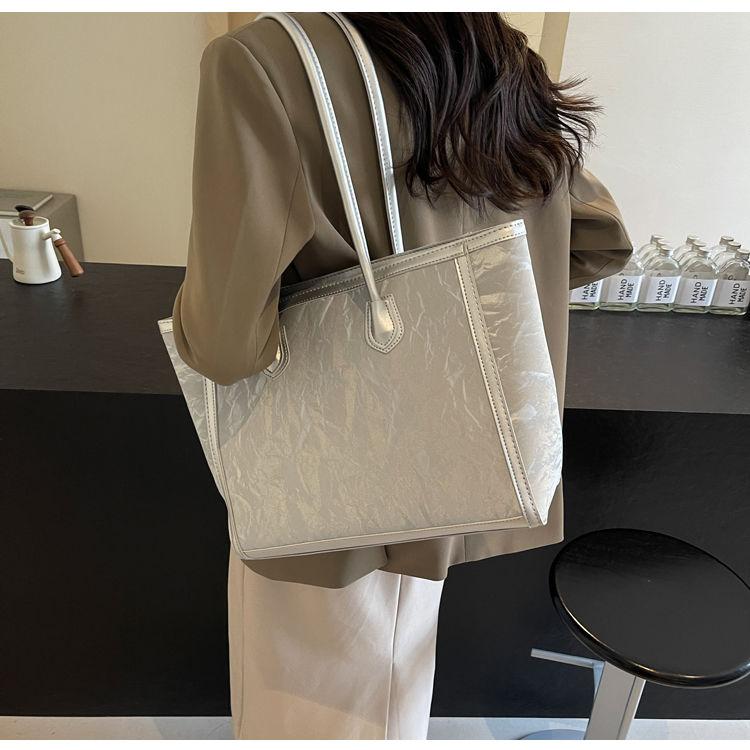 High-End Commuting Large Capacity Bag Women's College Student Class Bag Casual Versatile Shoulder Tote Bag