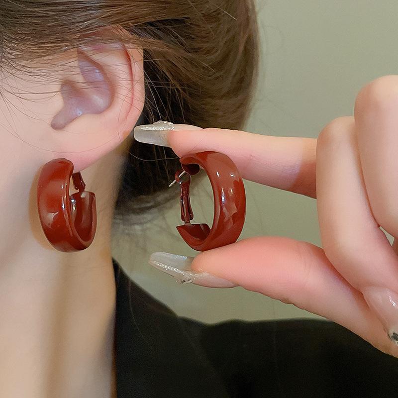 Silver needle retro Hong Kong style dripping oil round earrings niche temperament earrings fashion light luxury summer women's high-end earrings