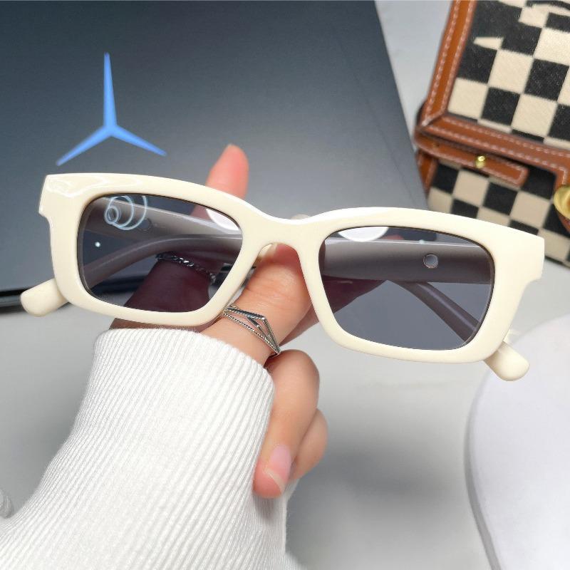 New Sunglasses for Women Cat Eye Retro Eyeglasses Trendy Vintage Small Frame Eyewear Designer Brand Shades UV400 Glasses