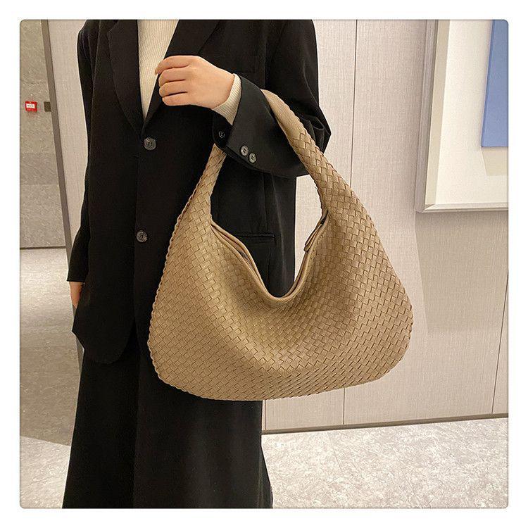 2025 French-Style Textured Women's Versatile Handbag: Single-Shoulder, Underarm, Niche Commuter Bag
