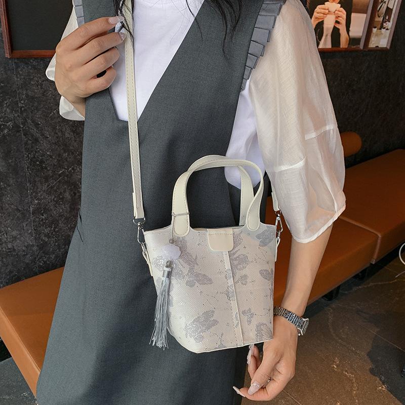 New Chinese Style Bag for Women's New Style Small Bag for Going Out Fashionable Ancient Style One-shoulder Crossbody Bucket Bag