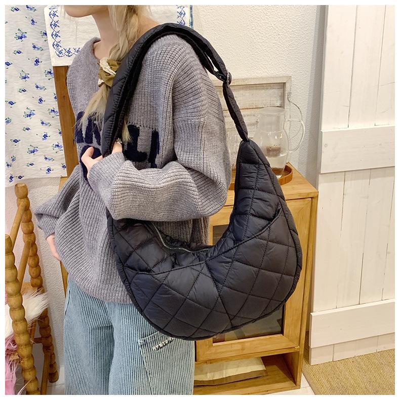 

Women s bag large capacity simple messenger bag new street trend student tote bag retro shoulder bag