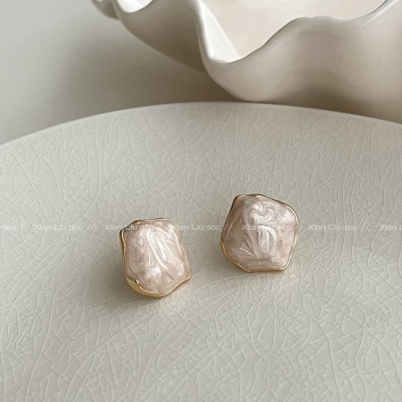 

Irregular oil dripping metal stud earrings women s niche design sense unique earrings light luxury high sense simple temperament earrings