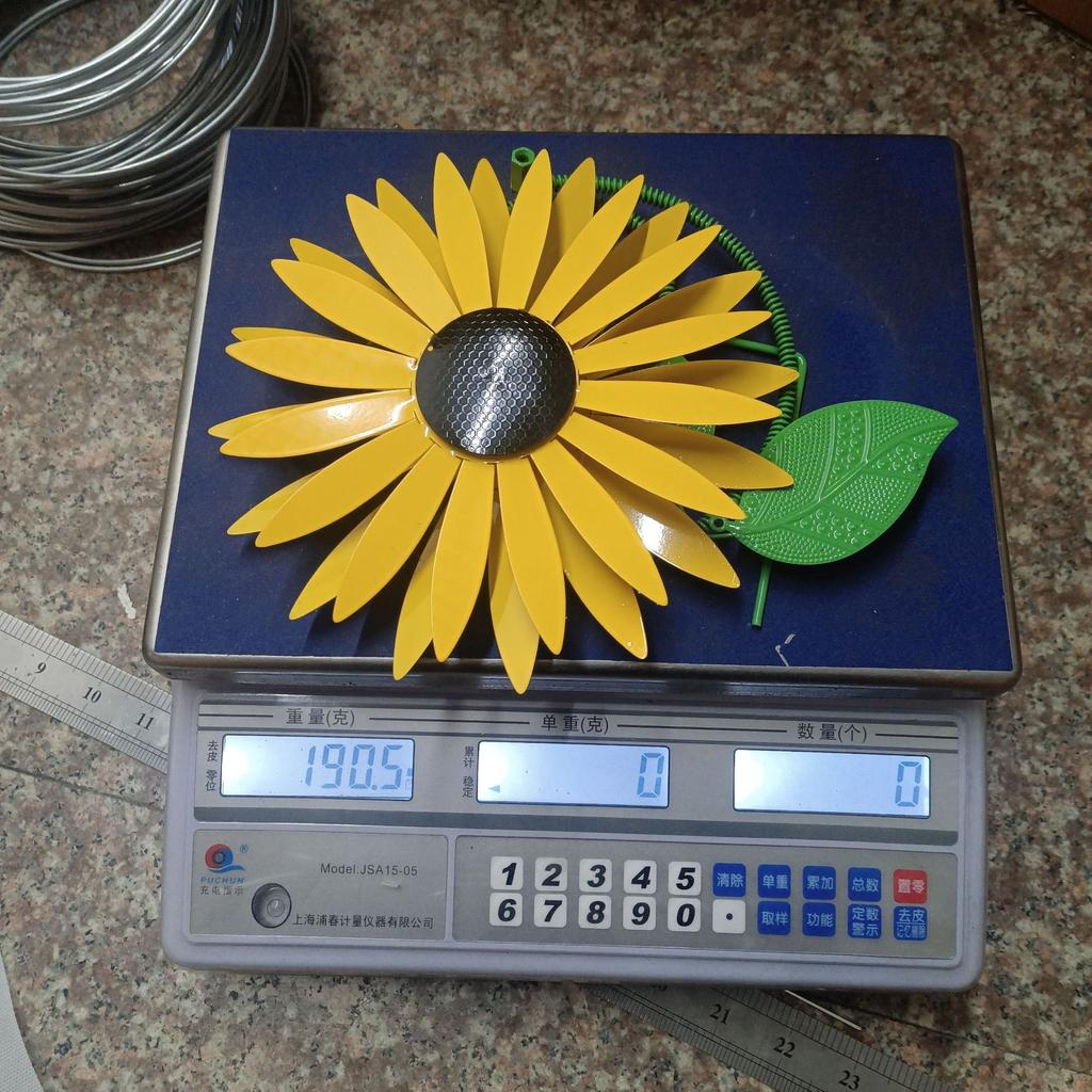 Outdoor Garden Rotating Metal Windmill Iron Patio Villa Lawn Sunflower Decoration Plug-in Ornaments