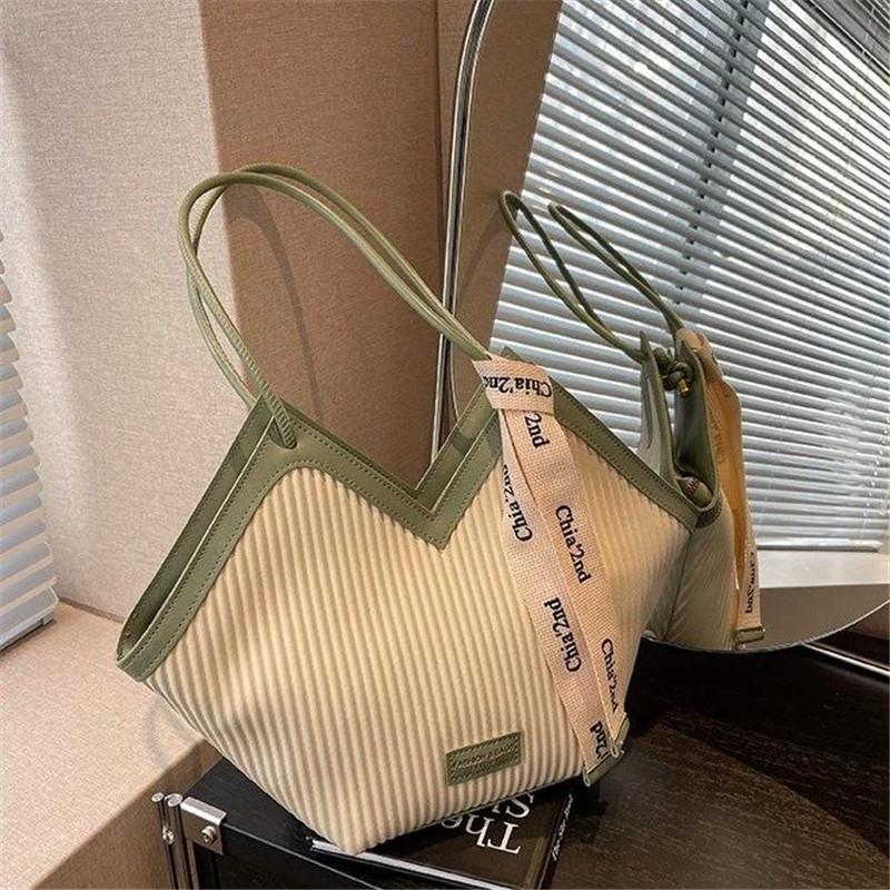 Love Design Tote Bag, Trendy Large Capacity Shoulder Bag, Faux Leather Simple Bag for Women Work Purses and Handbags