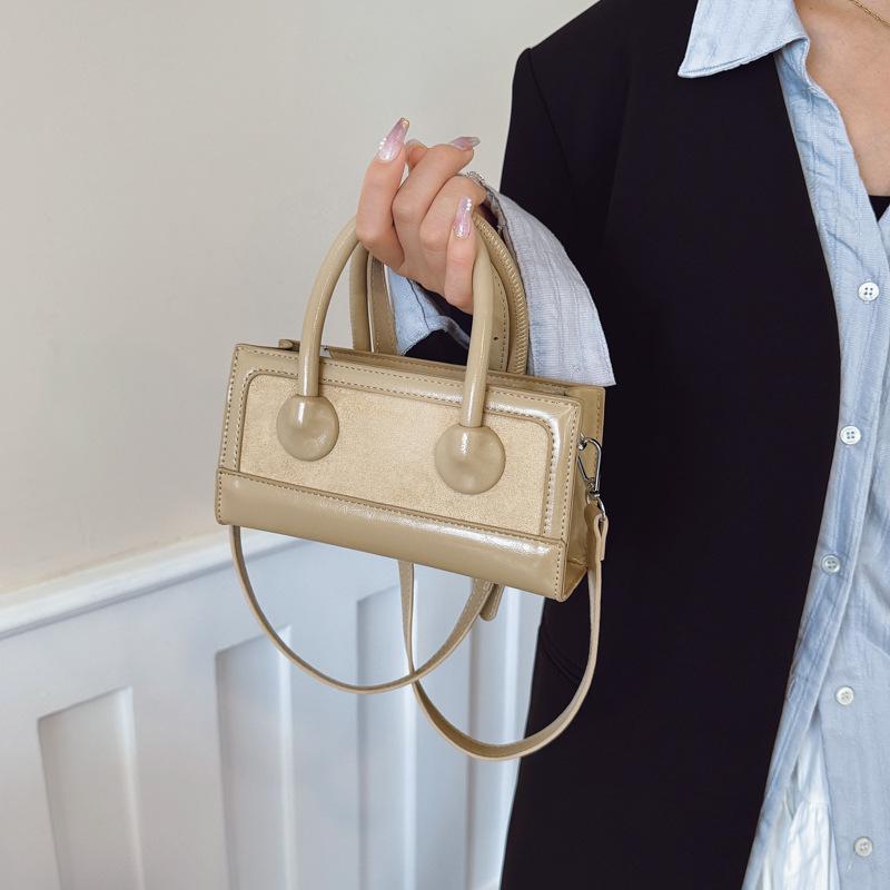 Go out handbag women's 2025 new high-end retro suede shoulder bag commuter messenger small square bag