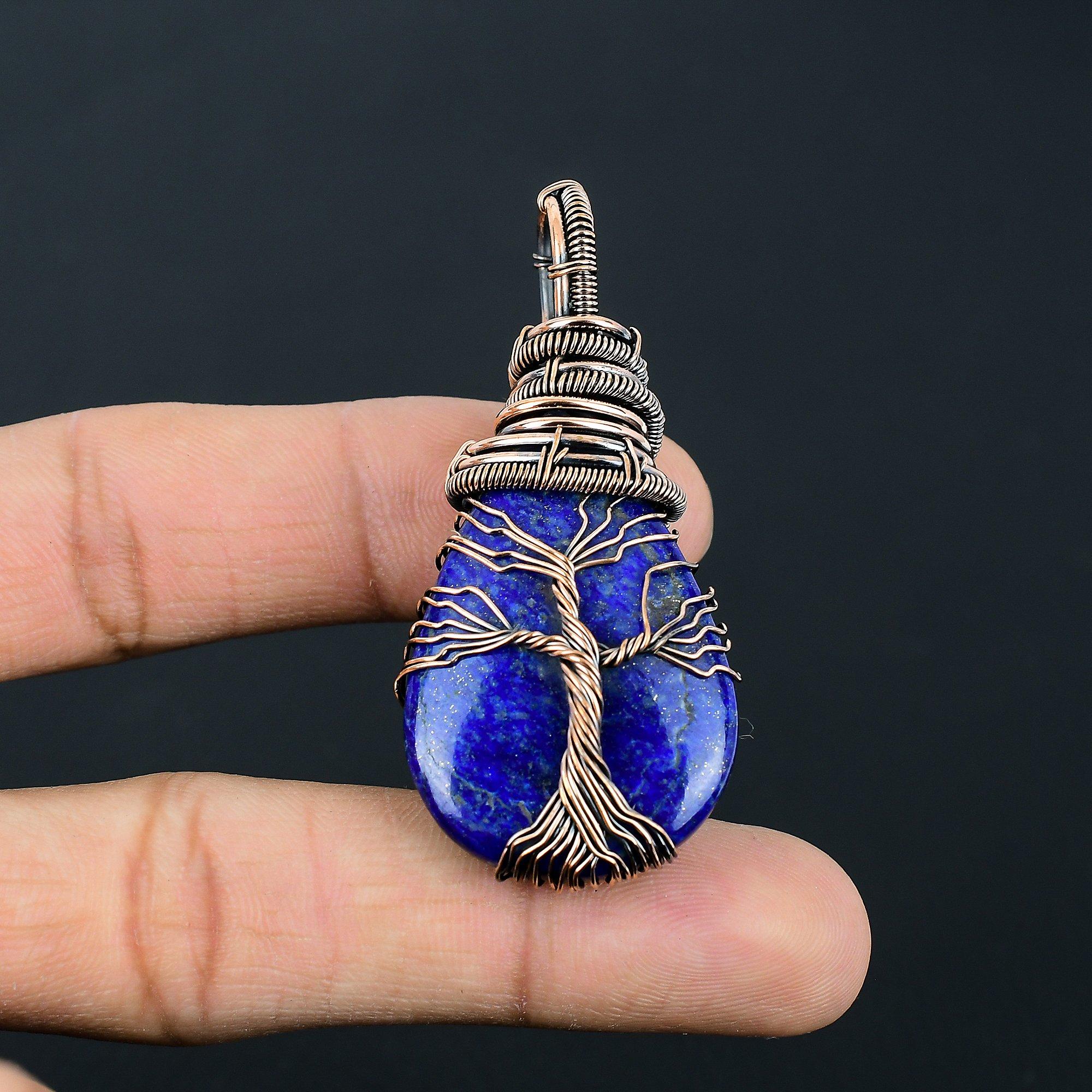 

Драгоценный камень лазурит ручной работы из чистой медной проволоки, завернутый в подвеску, ювелирное изделие на День Благодарения 2.56 Inches синий