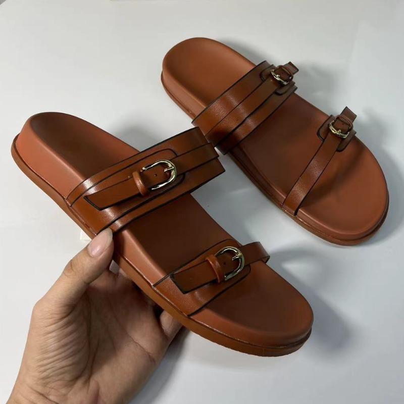 Mote Utendørs Sommer Strand Tøfler for Kvinne Rund Tå Mote Metallspenne Kvinnelige Flate Sko Myk Såle Lær Damer Sjøside Slides