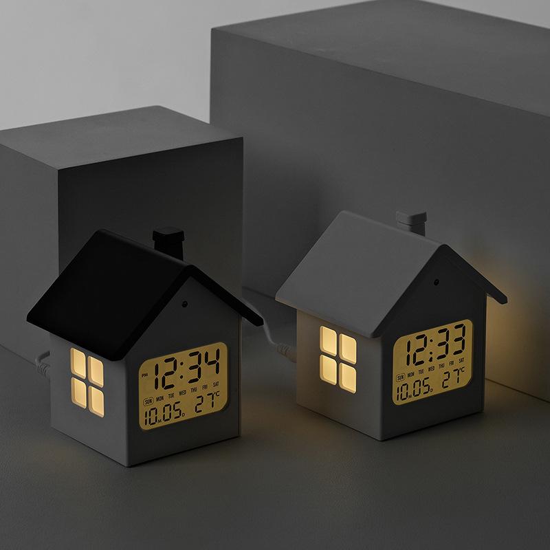 Hausförmiger Multifunktionaler Kinderwecker mit Nachtlicht und LCD-Anzeige.