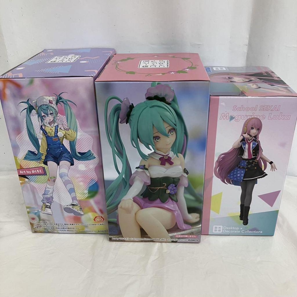 [USED] HF7A02 Hatsune Miku Figures (6 pieces)