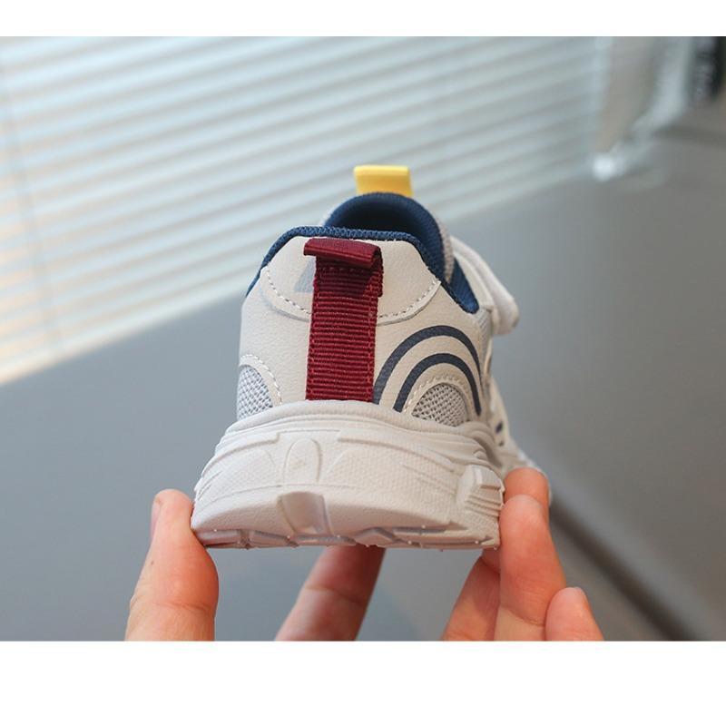 Nouvelles chaussures de sport pour enfants printemps maille respirante chaussures de course pour garçons semelle souple chaussures papa pour filles