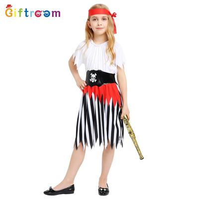 Karnavalová párty Piráti z Karibiku Jednoduchý pirátský kostým na pódium pro cosplay