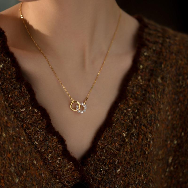 Titanium Steel Interlocking Freshwater Pearl Circle Pendant Necklace Temperament Fashion Light Luxury Niche Sweater Chain Women