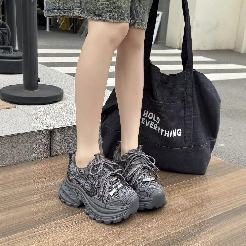 

Casual shoes women s new winter leather small height increase velvet thick sole lightweight muffin shoes 39