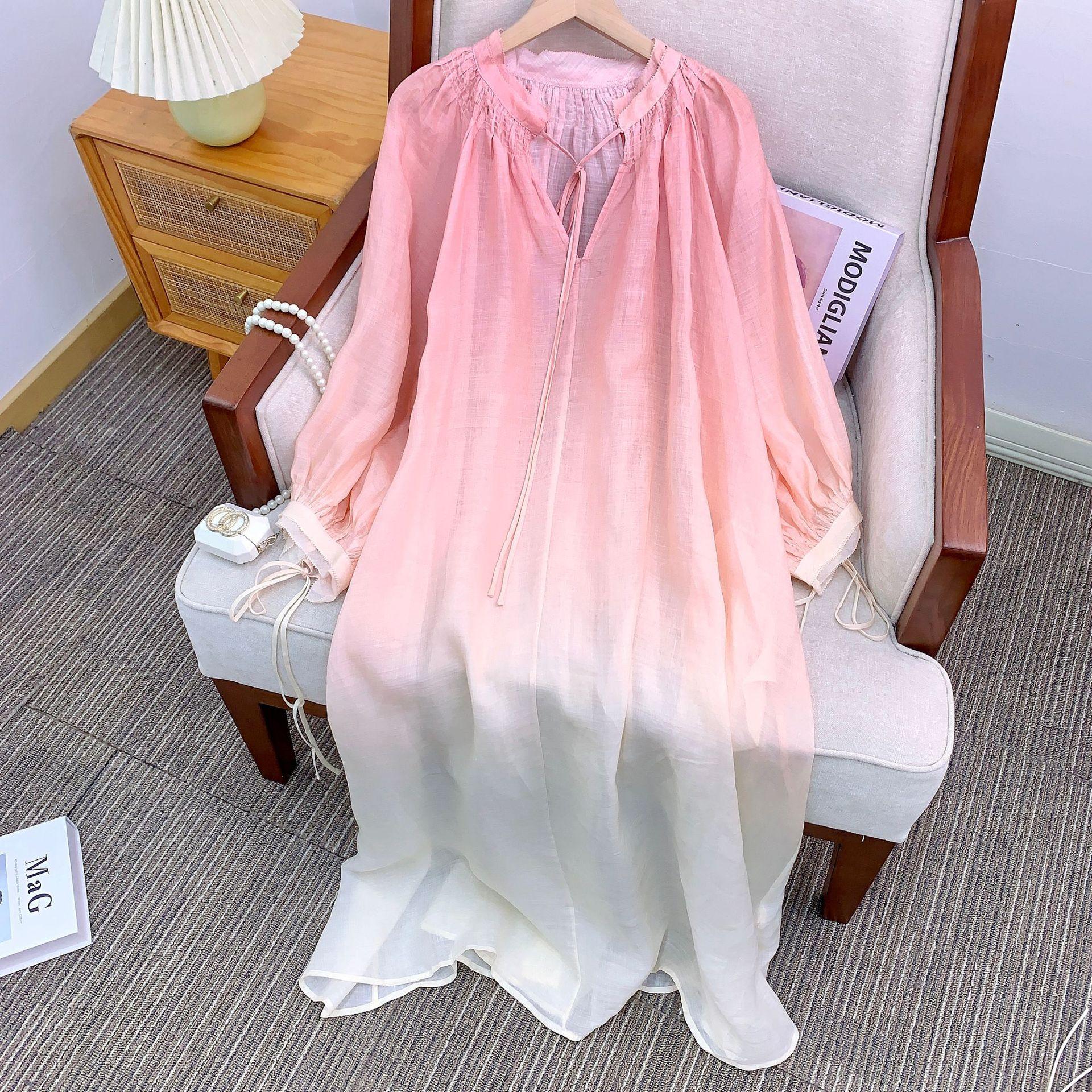 

Постепенное изменение персикового длинного платья свободного покроя L