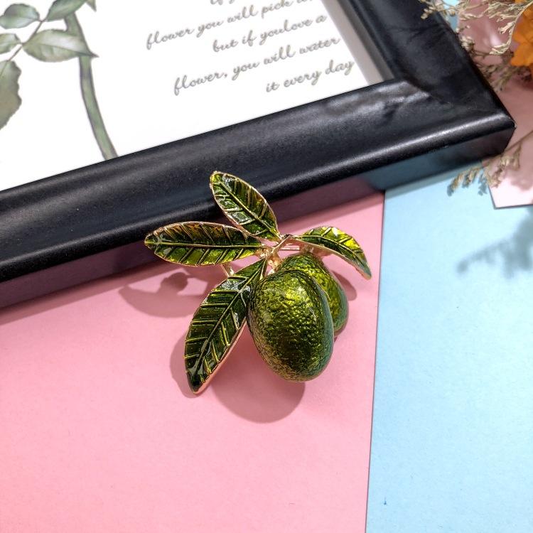 Beautiful Colorful Fruit Crystal Brooch Cartoon Fresh Grape Strawberry Radish Pin Silk Scarf Cardigan Accessories