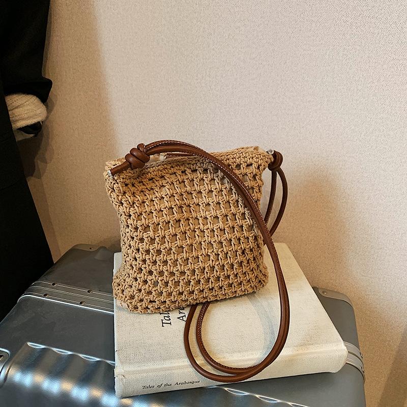 Summer Niche Messenger Bag Women's 2025 New Fashion and Leisure Versatile Seaside Vacation Woven Bag