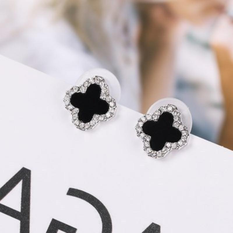 Four-leaf Earring Vintage Fashion Women Personality Luxury Classic Leaf Grass Earrings Jewelry Gifts Accessories
