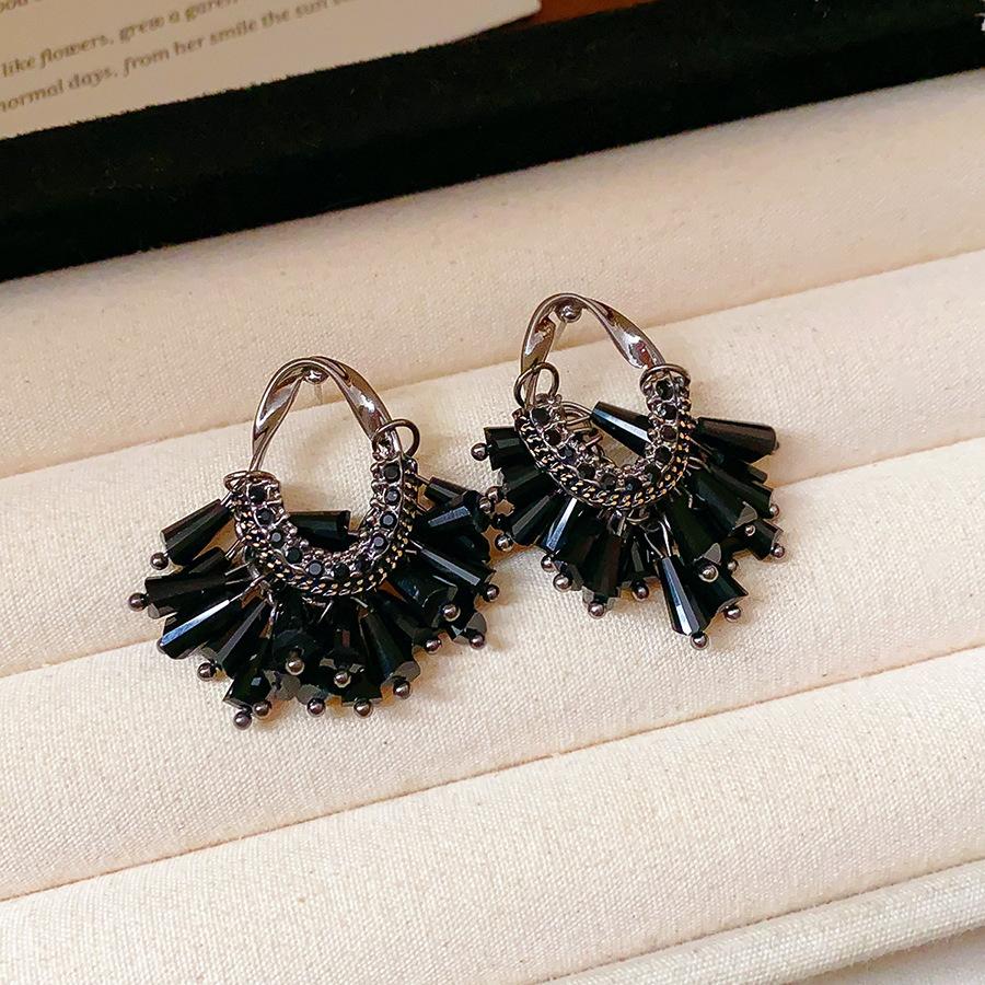 

Бриллиантовые круглые серьги с бахромой, модные, темпераментные, элегантные серьги-пусеты, нишевые, легкая роскошь, высококлассные серьги, женские