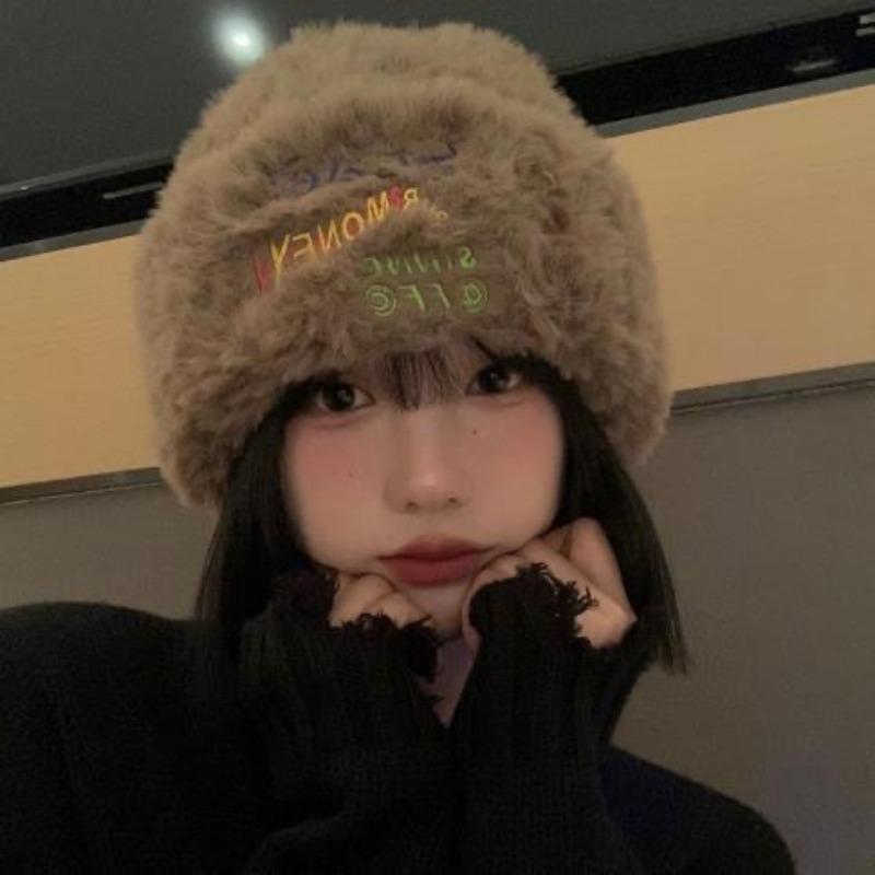 Wool hat autumn and winter women's versatile knitted bag head shows a small face and keeps warm, white plush plush cold hat big head circumference