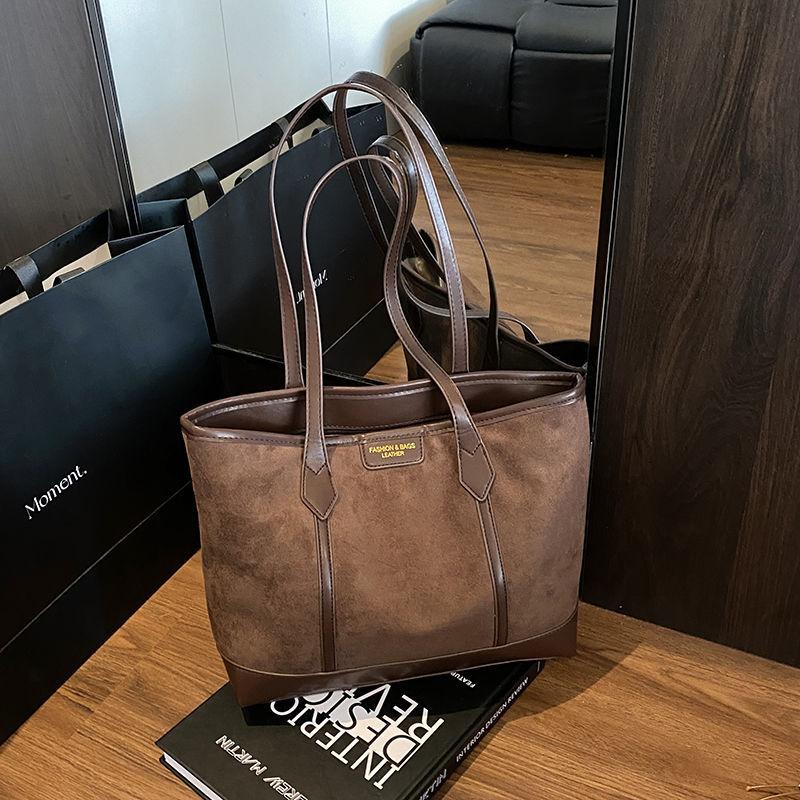 

Ретро замшевая сумка женская 2025 новая повседневная вместительная наплечная сумка осень-зима портативная сумка-тоут