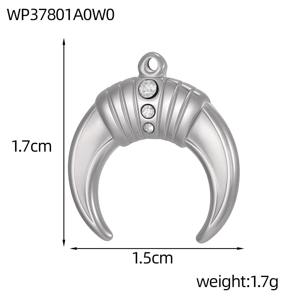 CARLIDANA Trendy 3D Spaceman Astronaut Pendant Space Themed Gold Plated DIY Accessories Stainless Steel Moon Heart Jewelry Charm