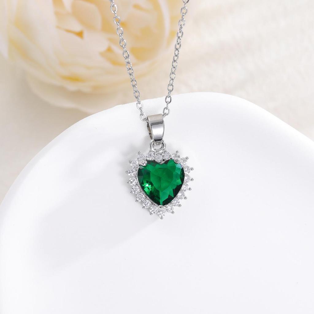 Trendy Luxury Diamond Heart Necklace & Earrings Set