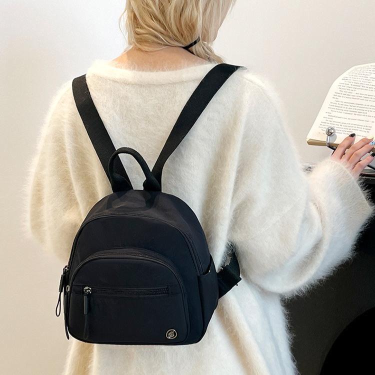 Leichter Nylon-Rucksack für Damen, klein, für den täglichen Gebrauch und Reisen