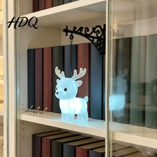 Dekoratives Desktop-Ornament Magische Bücherregal-Lampe mit Eulen-, Phönix- und Hirschfiguren Vintage-Eisenständer Geburtstagsüberraschung für Fans Helles Warmlicht