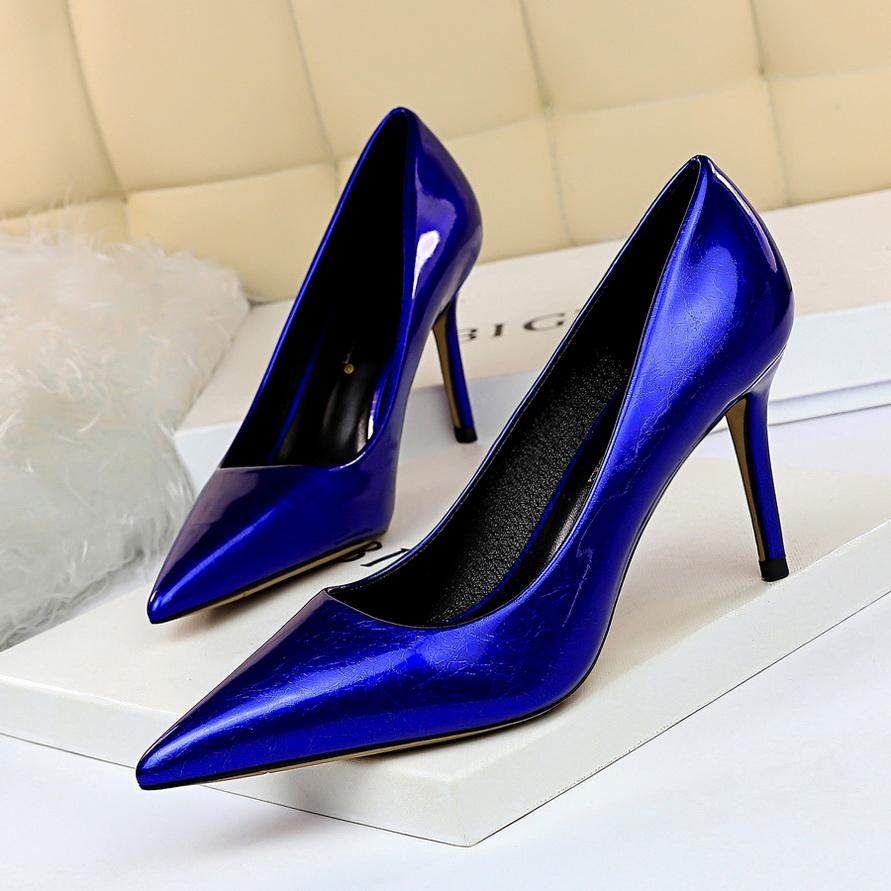 Mode 2025 Kvinnor 8 cm Höga Klackar Pumps Plus Size 10.5 Spetsig Tå Lyx Alla Hjärtans Dag Damskor Låg Klack Scarpins Gul Grön Blå Pumps