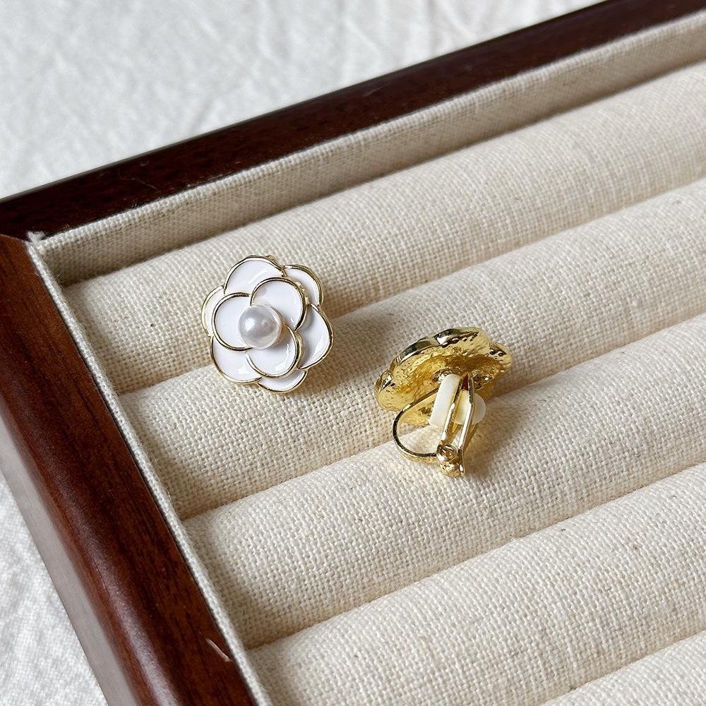 Korean Xiaoxiang Love Heart Earrings: High-End Summer Sweet Design with Niche Oil Drop Accents