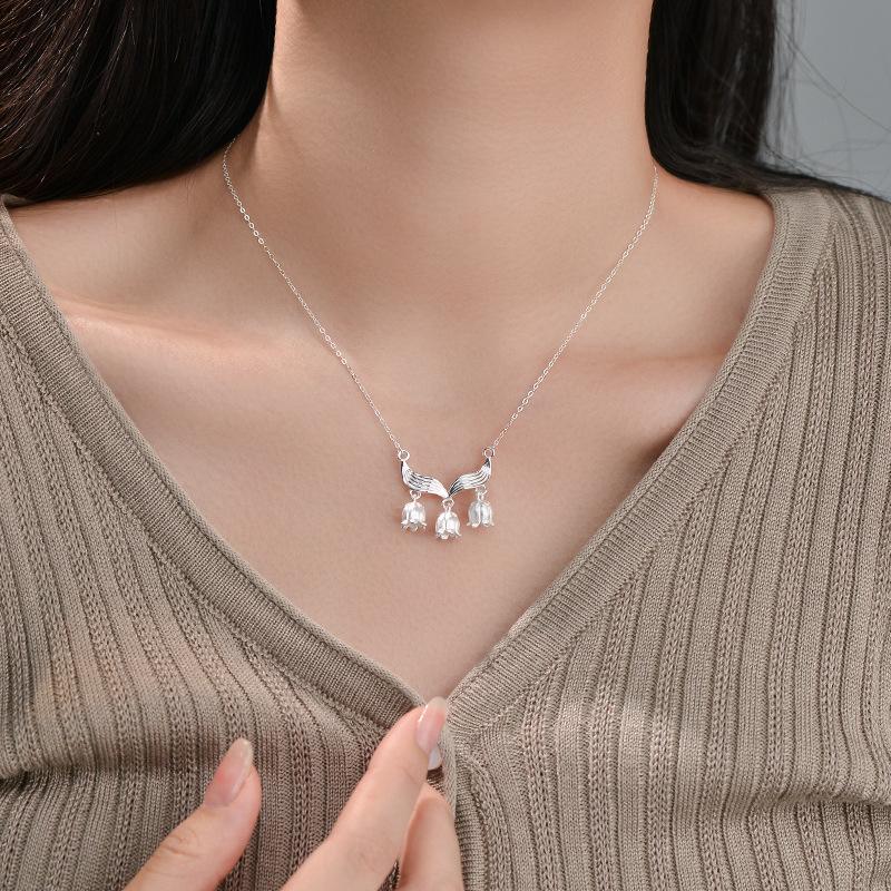 Gebürstete Glockenorchideen-Halskette für Damen Leichter Luxus Hochwertige Schlüsselbeinkette Exquisites Halskettenornament mit einem kleinen Sinn für Design