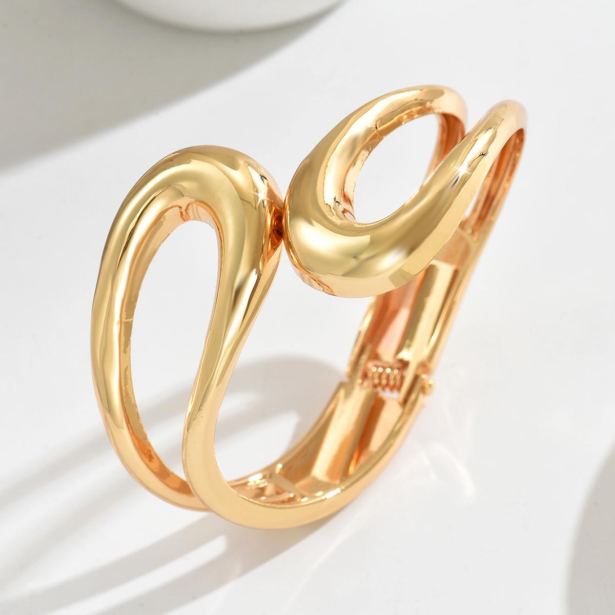 

New hot-selling bracelet Geometric niche metal bending design Advanced sense bracelet opening adjustable