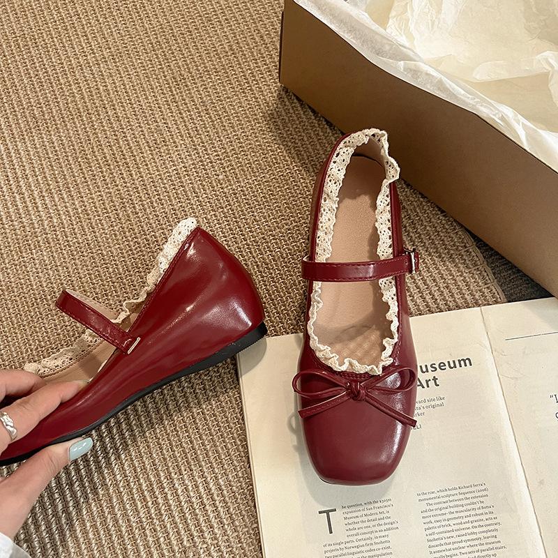 Round Head Retro Bow Flat-soled Small Leather Shoes Women's 2025 New Spring and Summer Skirt French Soft-soled Mary Jane Shoes