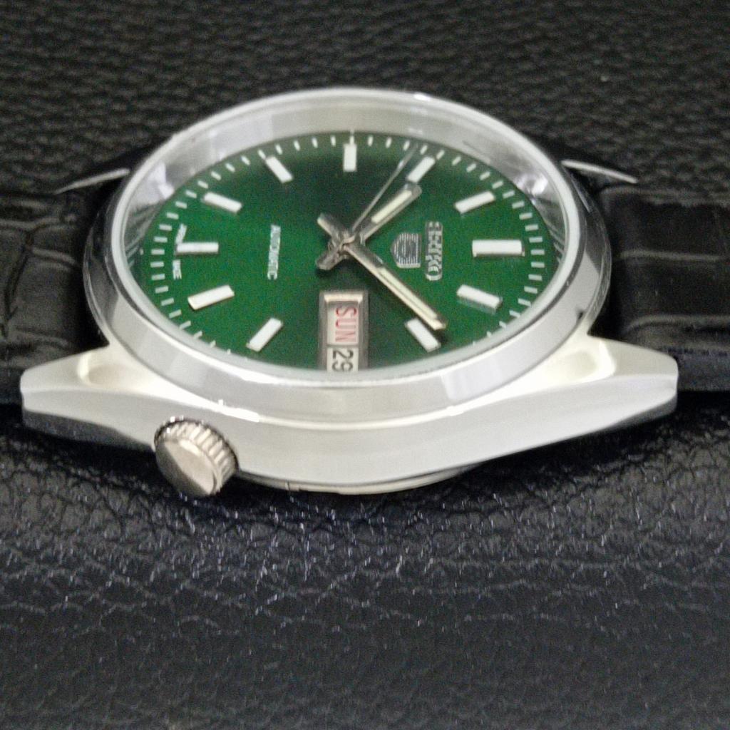 JAPAN VINTAGE SEIKO 5 AUTOMATIC REFURBISHED MENS GREEN DIAL WATCH a440574-4 Sk-a440574