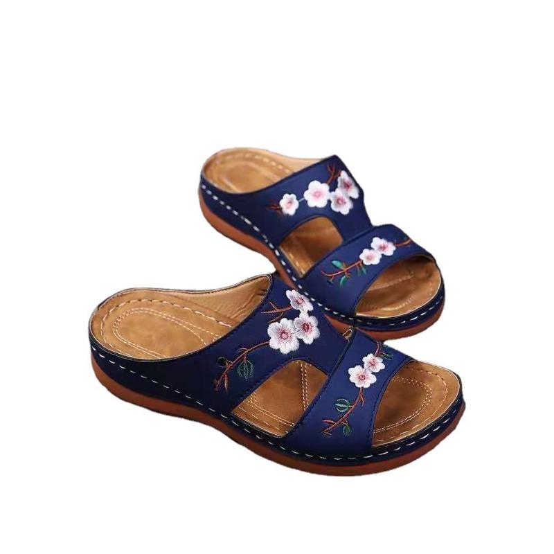 Summer new embroidered slippers women wish hollow flowers embroidered open-toed sewn wedge slippers