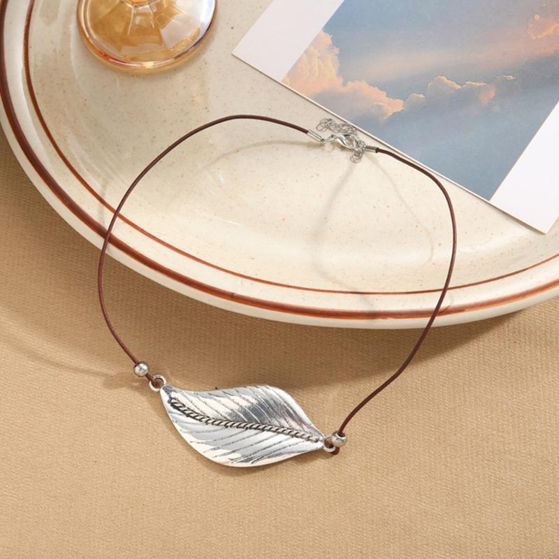 Bohemian Style Necklace Vintage Leaf Moon Pendant Neckchain for Women Girls Beaded Collar Chain PU Cord Party Jewelry