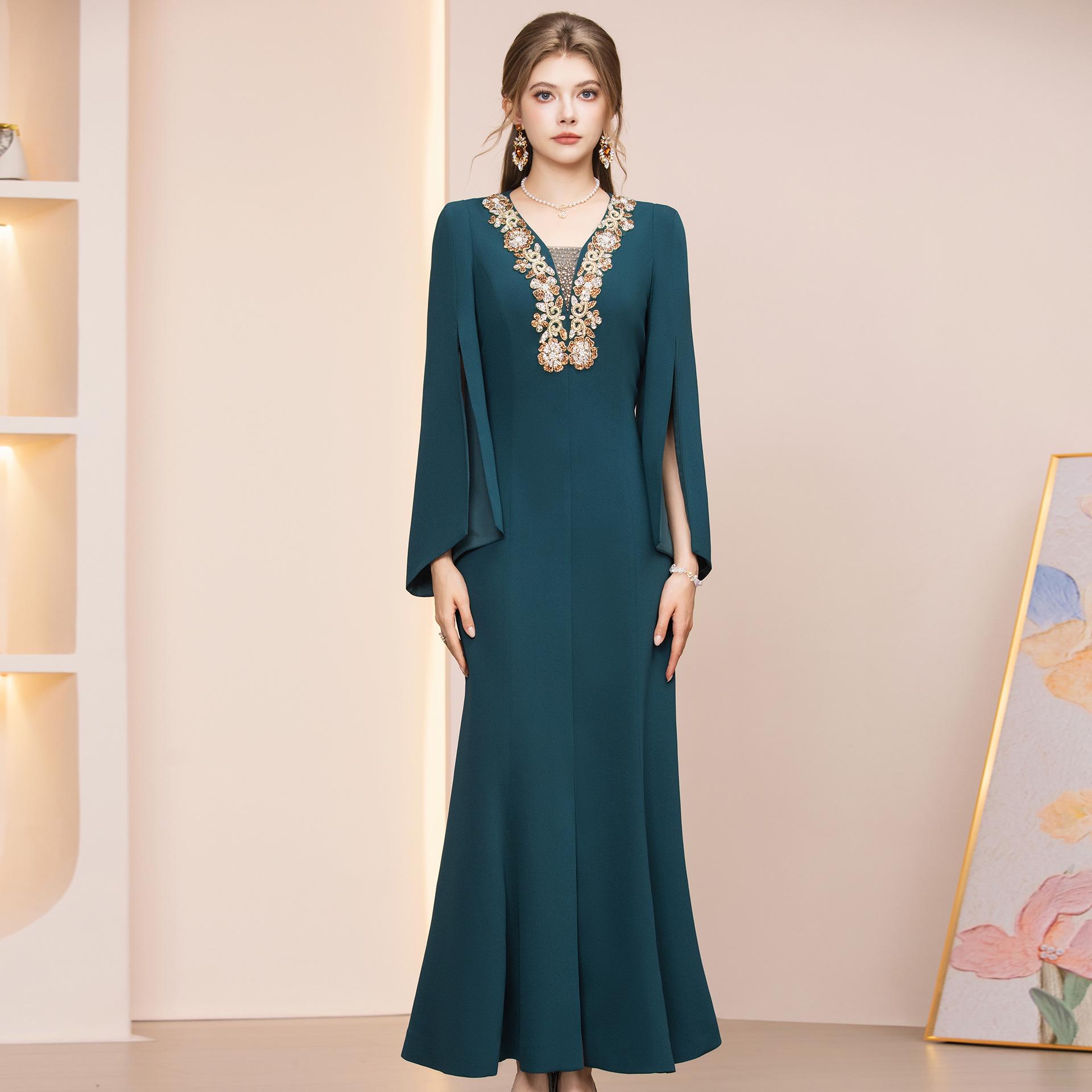 Zhi Li Pink Aura Rhinestone Embellished Slit Evening Gown - Spring 2026 Arrival L зелёный