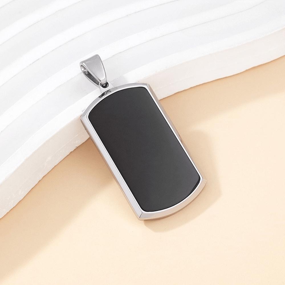 Simple rectangular pendant, glossy tag, black and white two-color men's and women's fashion personalized jewelry.