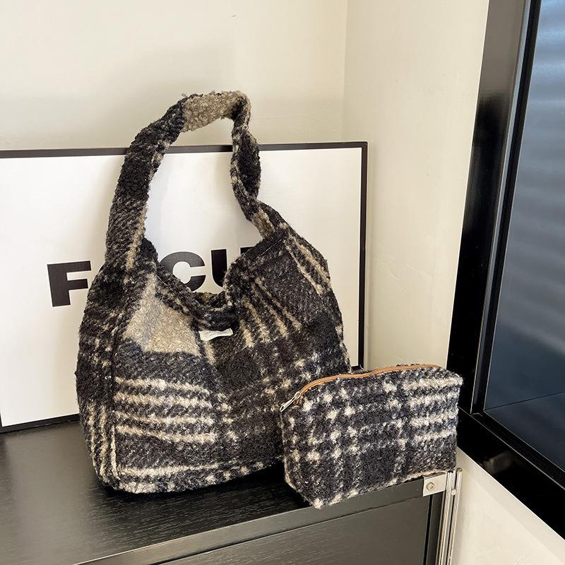 Lamb Wool Plush Bag Women's Large-capacity New Autumn and Winter Versatile Shoulder Bag Alphabet Commuter Tote Bag