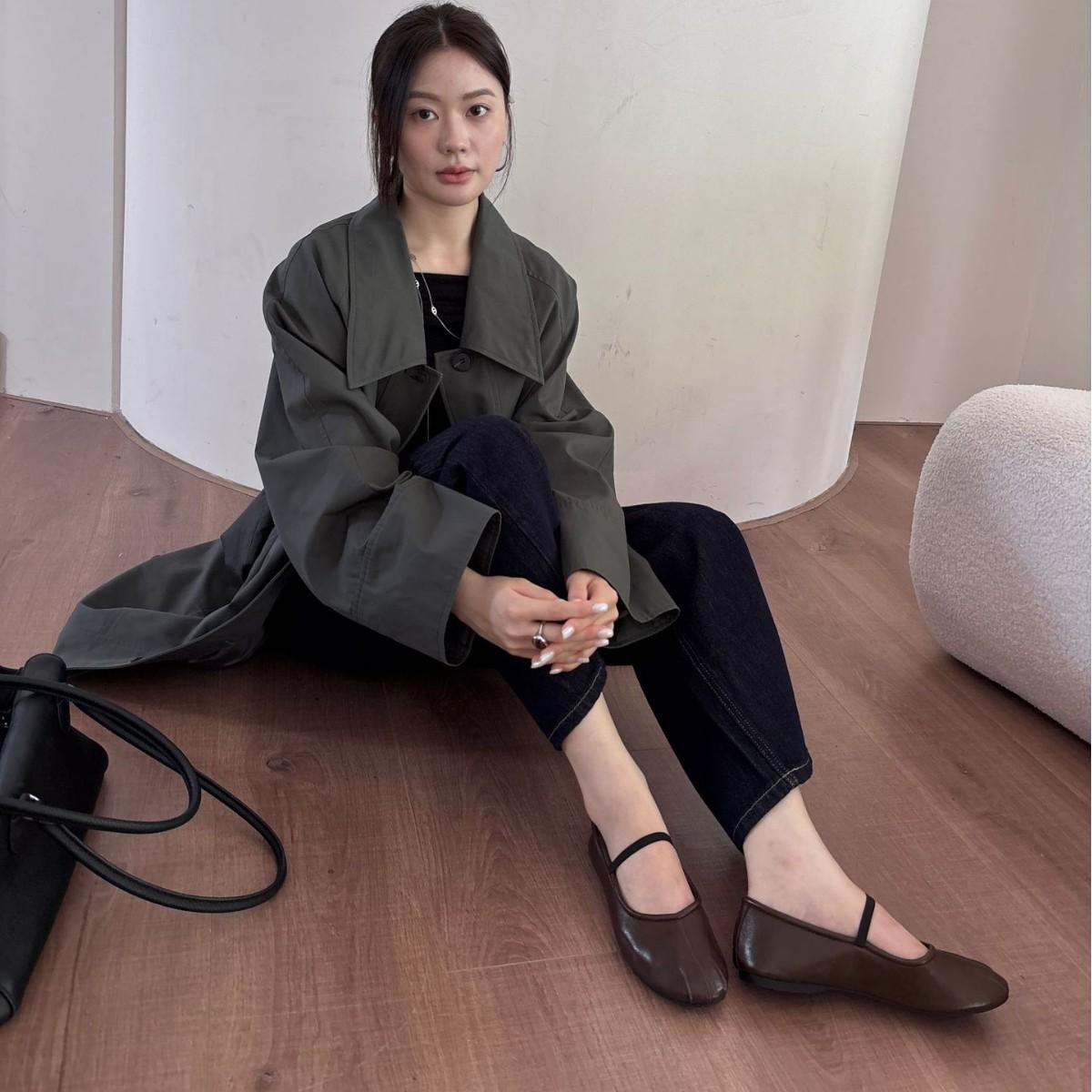 

2025 winter new round head one-word elastic band shallow mouth soft sole versatile Doudou pregnant women commuting ballet women s single shoes 39