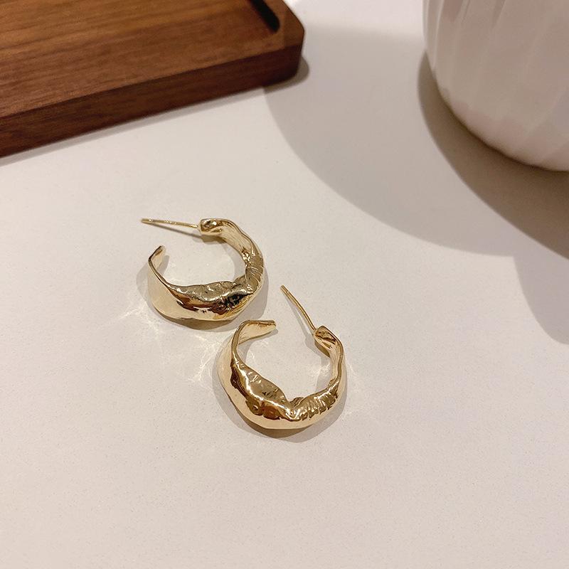 Metal wind round geometric earrings niche simple versatile stud earrings ins fashion high-end earrings