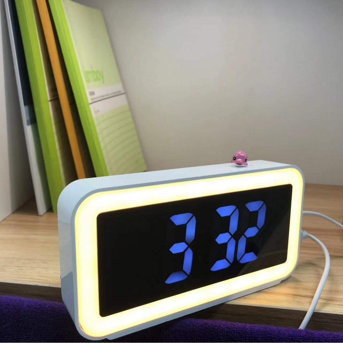 

Светодиодная подсветка, обратная зарядка, USB-интерфейс, простой дисплей, температура, прямоугольный календарь, краевая подсветка, будильник