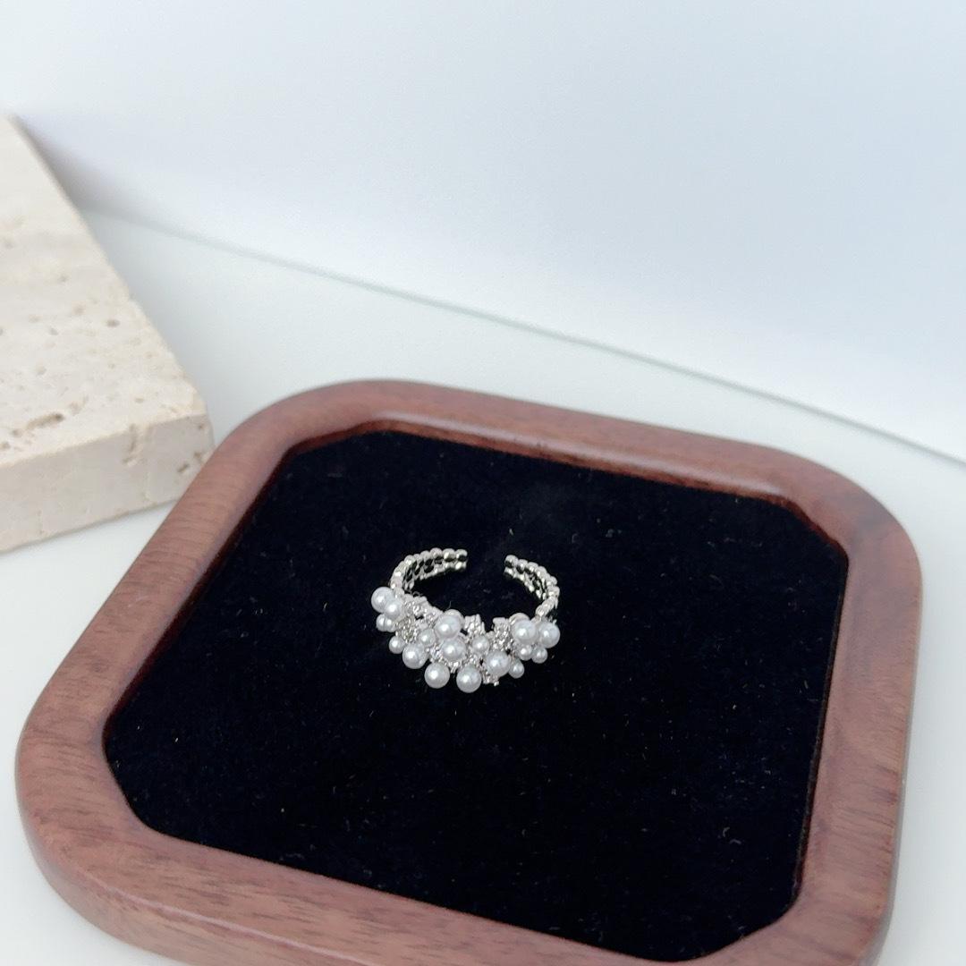 

Модне Геометричне Висококласне Відкрите Кільце Інкрустоване Цирконами Блискуче Нішевий Дизайн Жіноча Легка Розкіш Шляхетний Темперамент Прикраса