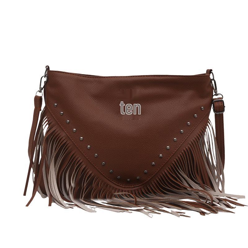 

Женская сумка кроссбоди с кисточками из мягкой кожи с заклепками 2025 темно-коричневого