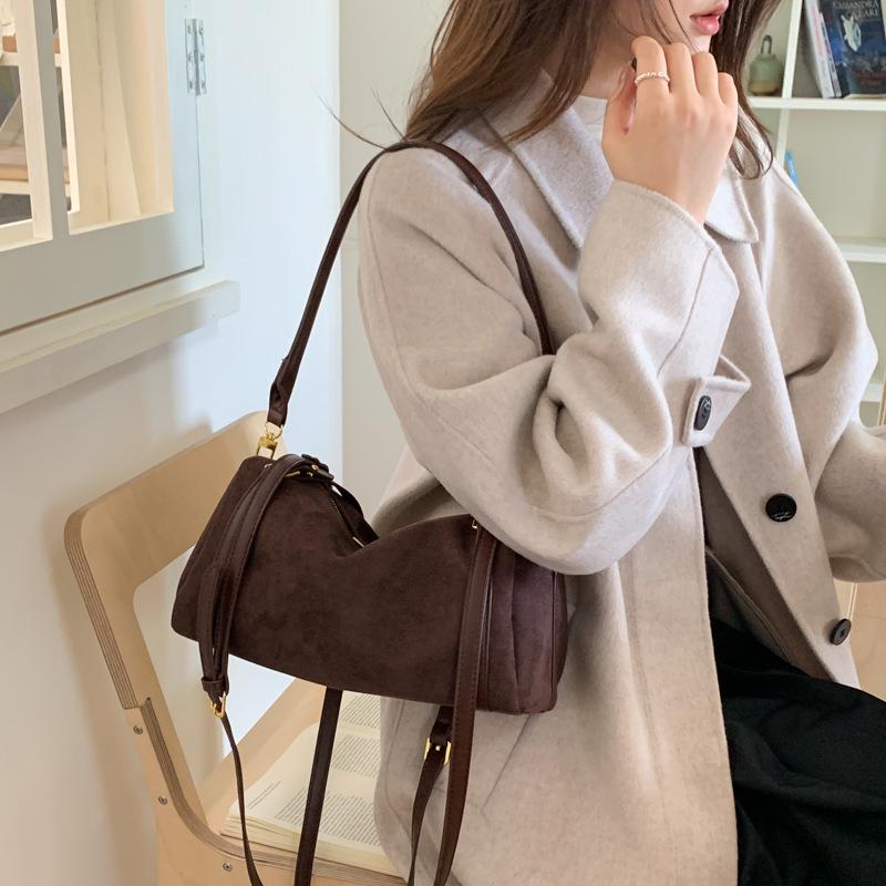 

Сумка премиум-текстуры женская 2025 осень и зима модная на плечо сумка-мессенджер большая вместимость нишевый дизайн портативная сумка-подушка