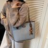 Casual Large-capacity Bag Women's New Fashion Commuter Shoulder Bag Autumn and Winter Retro Portable Tote Bag