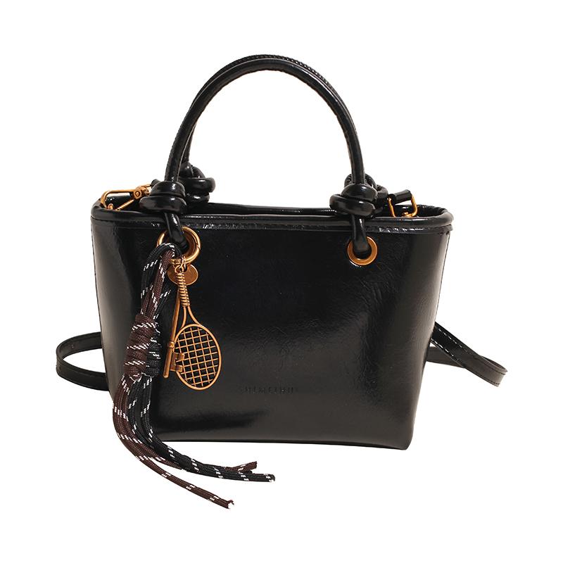 Fashion Retro Textured Leather Women s Tote Bags with Tennis Charm Trendy Shoulder Bags Hot Sale Brown Satchel Youth Handbags чёрный