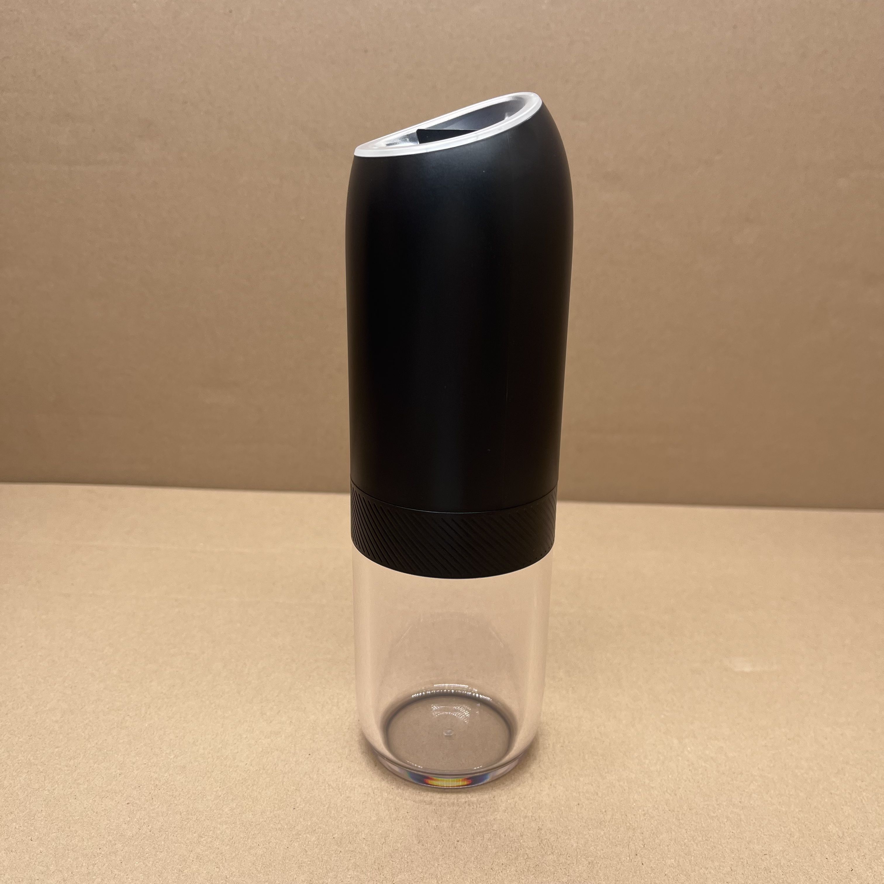 

Электрическая мельница для перца с гравитационным управлением, работающая от батареек, гравитационная пластиковая керамическая мельница для перца