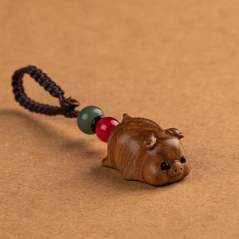 Sandalwood Zodiac Pig Keychain: Exquisite Little Lucky Pig Wooden Pendant for Car